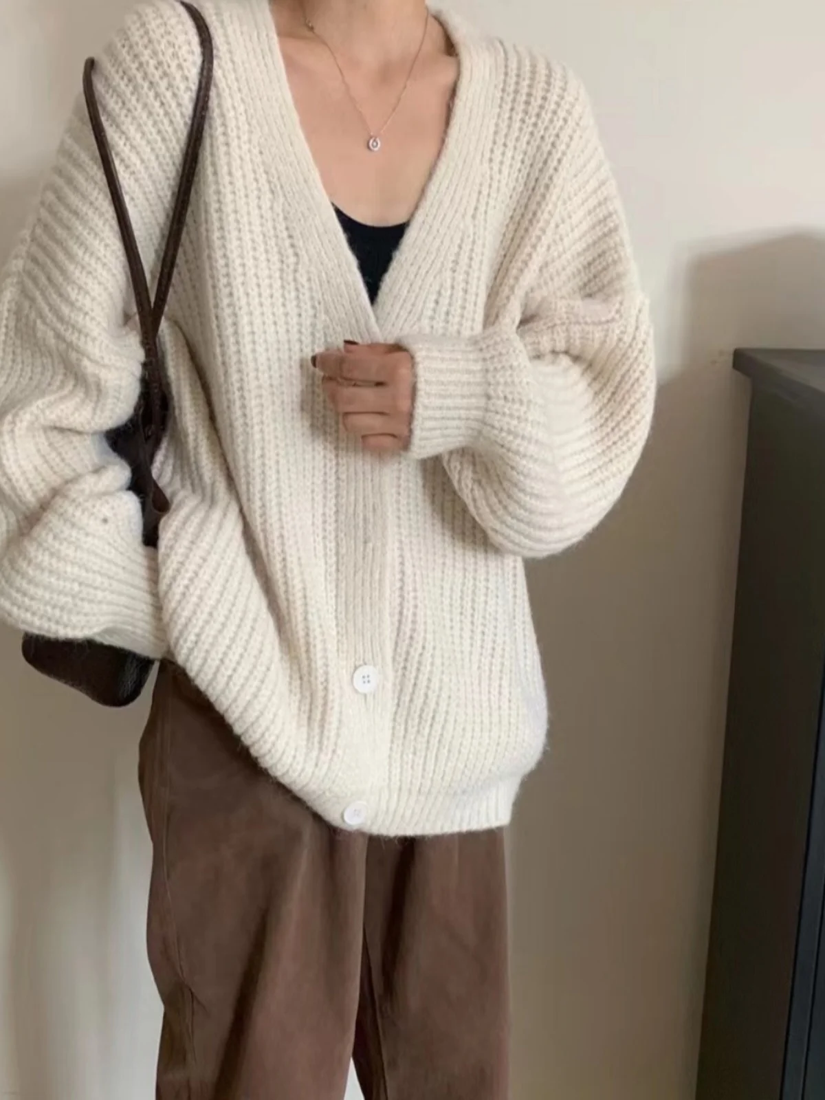 

Ladies' Loose Fit V-Ne Knitted Sweater Cardigan Spring Autumn Coarse Yarn Fufu Sle Casual Comfortable Knitwear Coat