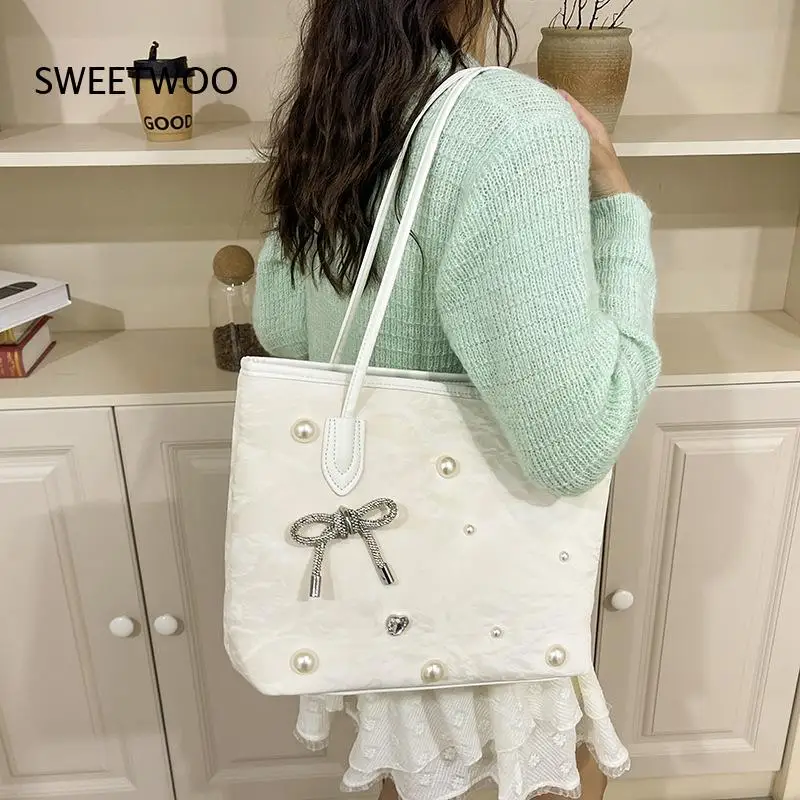 Shiny Wrinkled Pu Tote Bag Pearl Bow Decor Wide Long Handle Solid Silver Black White Large Capacity Commute Women Shoulder Bag