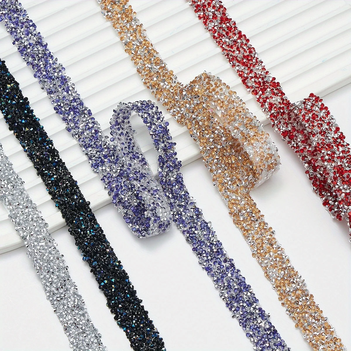 12Mm Self-Adhesive Resin rhinestone Trim Glitter Crystal Strass Tape Chain Ribbon Dia Sticker Belt Wedding Dress Garment Crafts
