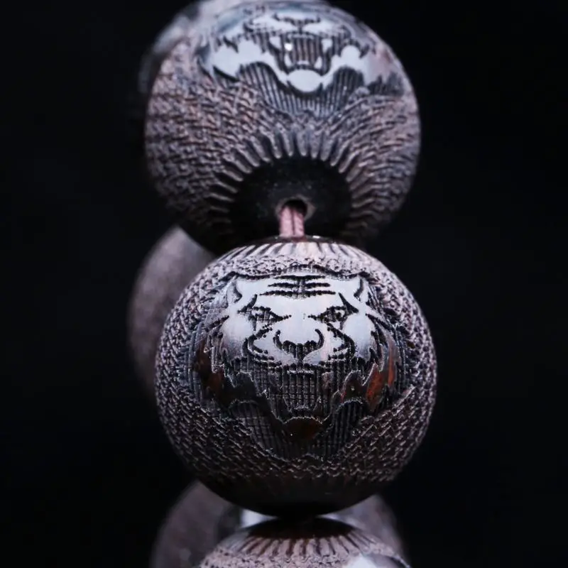 خشب الصندل الطبيعي الأبنوس سوار الرجال 20 مللي متر العدوانية منحوتة النمر رئيس الخرز المستديرة اليد سلسلة مجوهرات خشبية بوتيك الهدايا