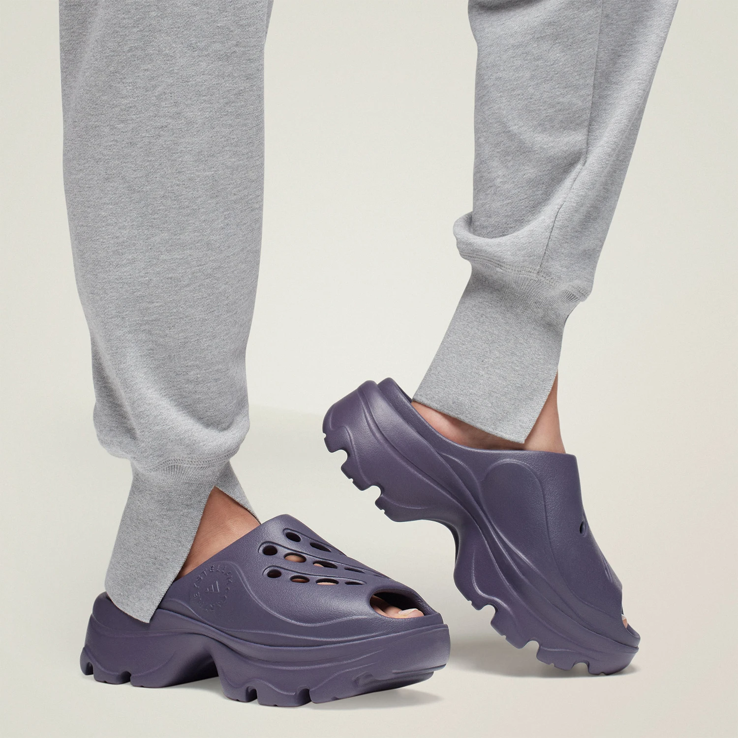 

Adidas Official Authentic 2024, новые женские повседневные спортивные сандалии на толстой подошве IE8760