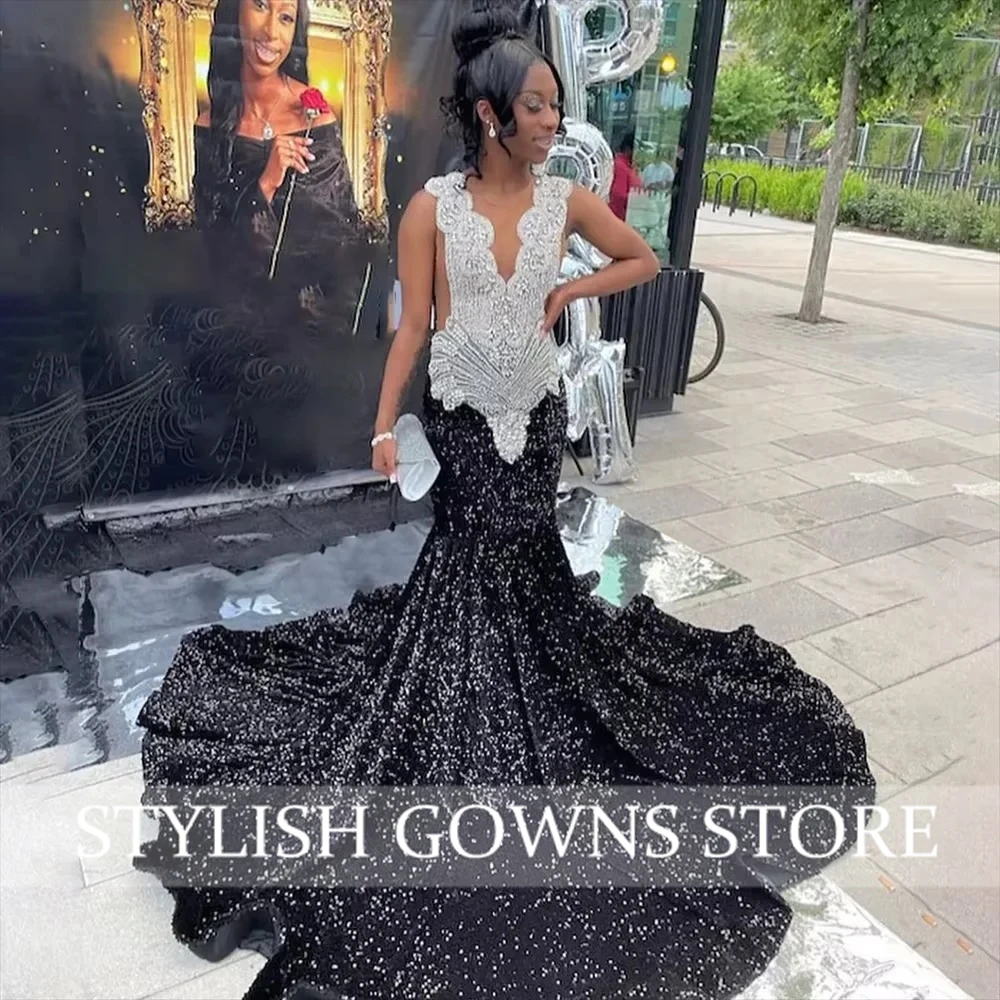 คริสตัลสีเงินระยิบระยับ ชุดราตรียาวประดับเพชร ชุดราตรีประดับเลื่อม ชุดคริสต์มาส ชุดเพื่อนเจ้าสาว 2026 ปรับแต่งได้