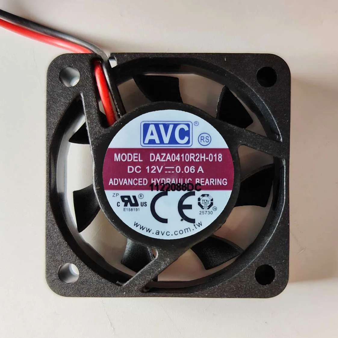 

ОРИГИНАЛЬНЫЙ DAZA0410R2H-018 12 В 0,06 А 4010 40*40*10 мм НОВЫЙ ОХЛАЖДАЮЩИЙ ВЕНТИЛЯТОР РАДИАТОР