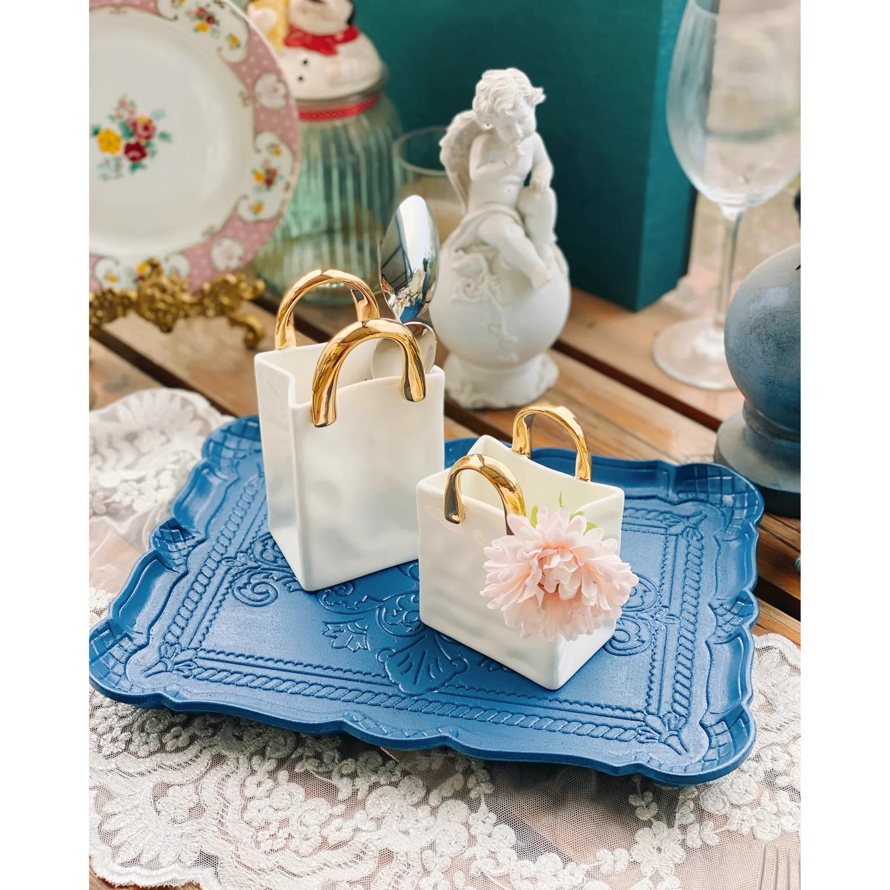 

Bone China Gold Handle Mini Vase Handbag Vases Spoon Storage Ornament Living Room Home Decoration Accessories