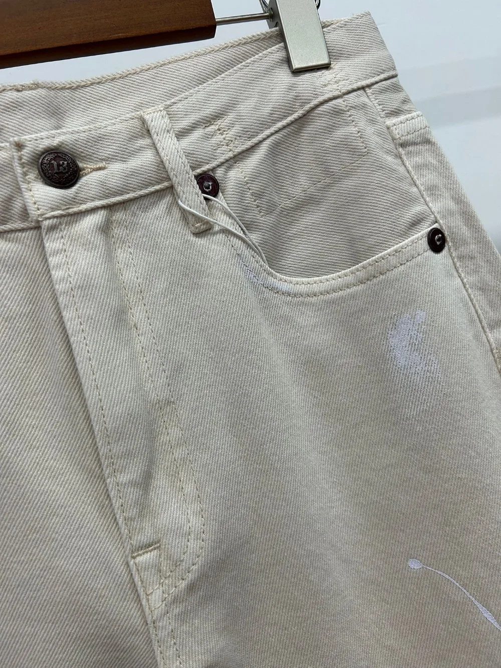 Early Autumn New High-waisted Off-white Graffiti Raw Edge Straight Denim Trousers for Women