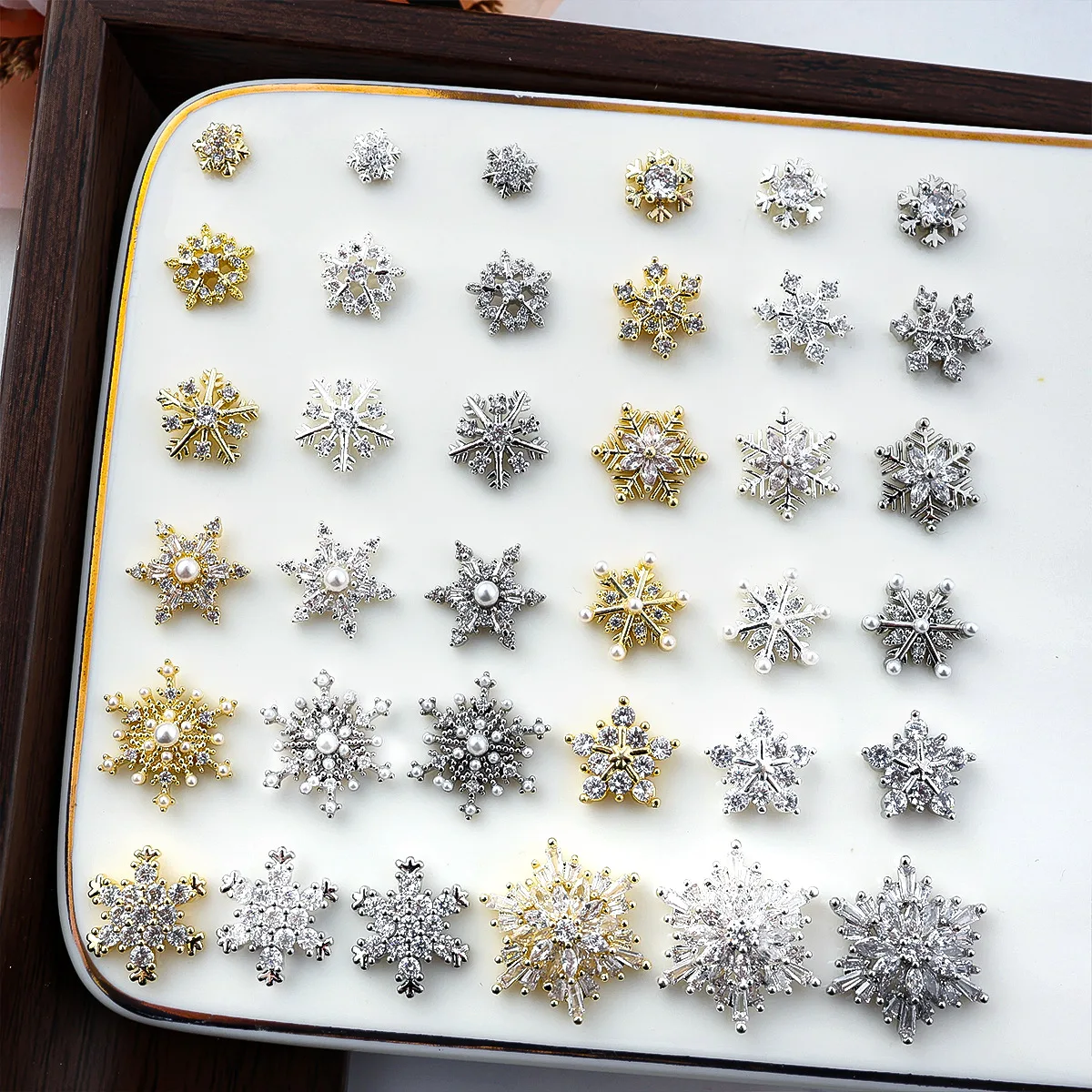 2 pçs espumante zircão natal floco de neve encantos da arte do prego lindo luxo prata strass decorações manicure acessórios