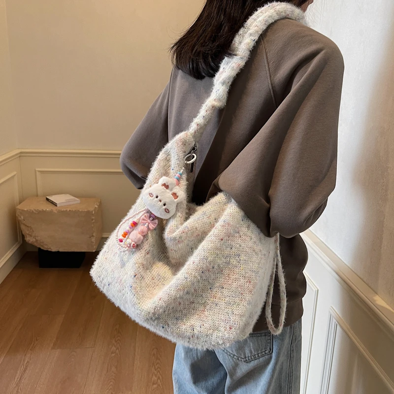 الغزل الخياطة الصغيرة الطازجة حقائب كروسبودي ربيع جديد سعة كبيرة 2025 حقائب العلامة التجارية للنساء تنوعا سستة حقائب كتف الصلبة