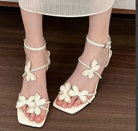 

Шлепанцы с квадратным носком Bloom Steps, новинка весны и лета 2023, сексуальные босоножки на высоком каблуке с ремешками в сказочном стиле и пряжкой с одним словом