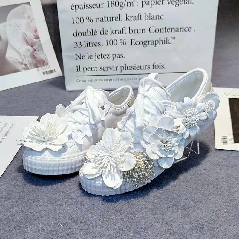 Zapatos informales de verano para mujer, zapatillas blancas hechas a mano con flores en 3D, planos suaves, transpirables, para exteriores