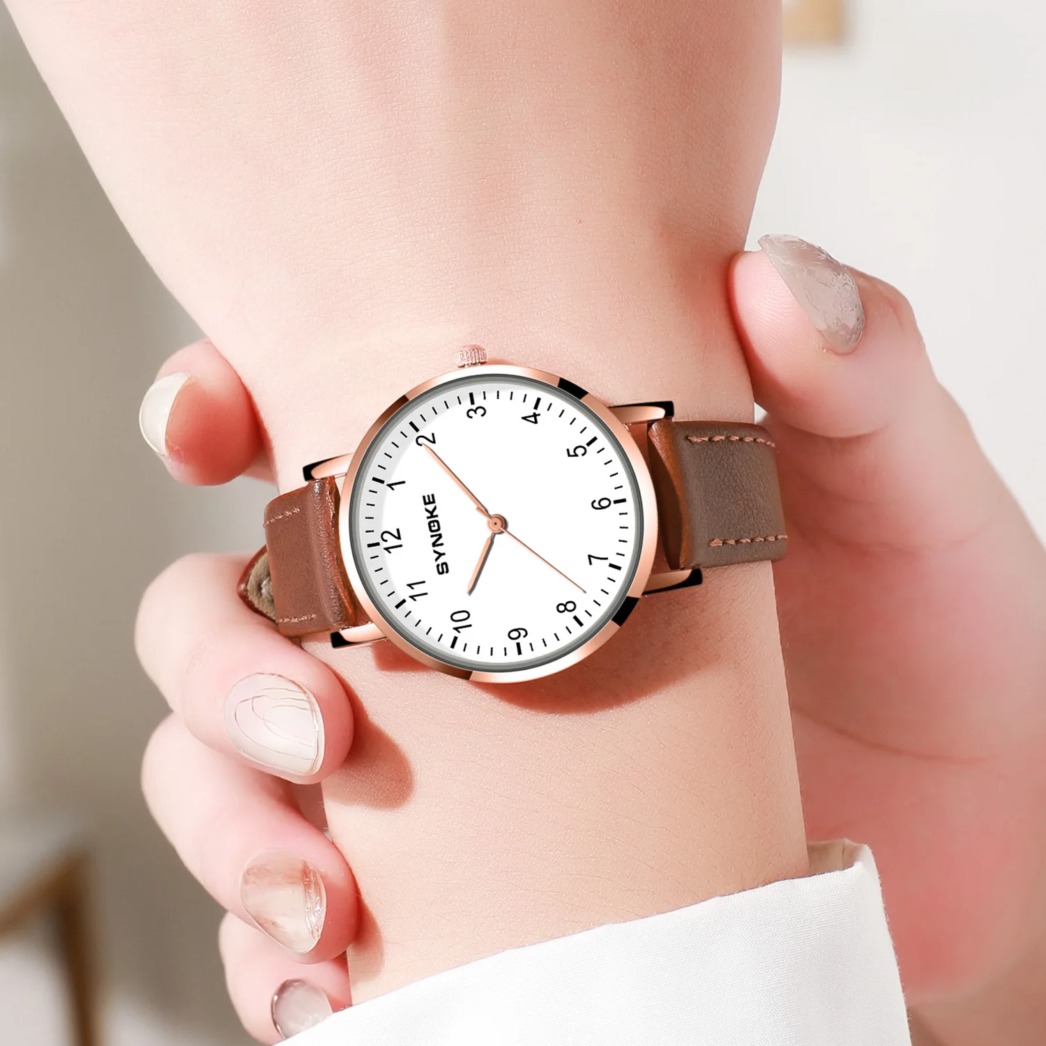 Classic Casual Quartz Retro Watches Dial Leather Strap Band Ladies Clock Fashionable Wrist Watch for Women