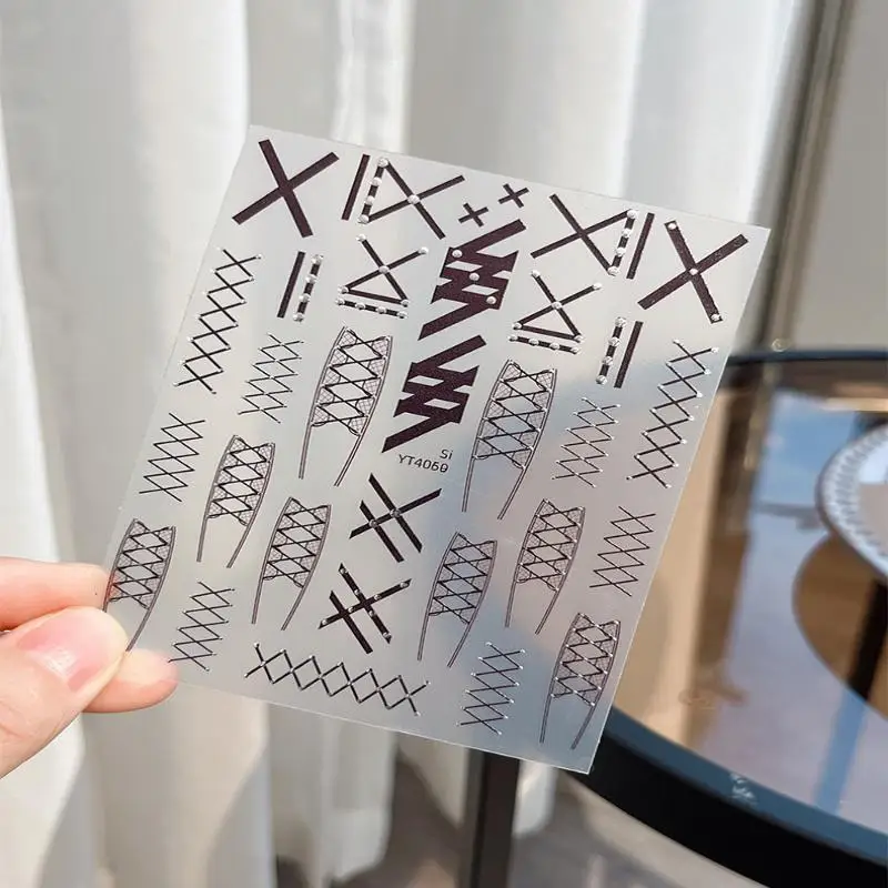 デカール マニキュア ホットガール ユニーク チャーム 5D シンプル ブラック ホワイト シャイニー ゴールド リベット X バンド タイ 粘着 ネイルアート ステッカー