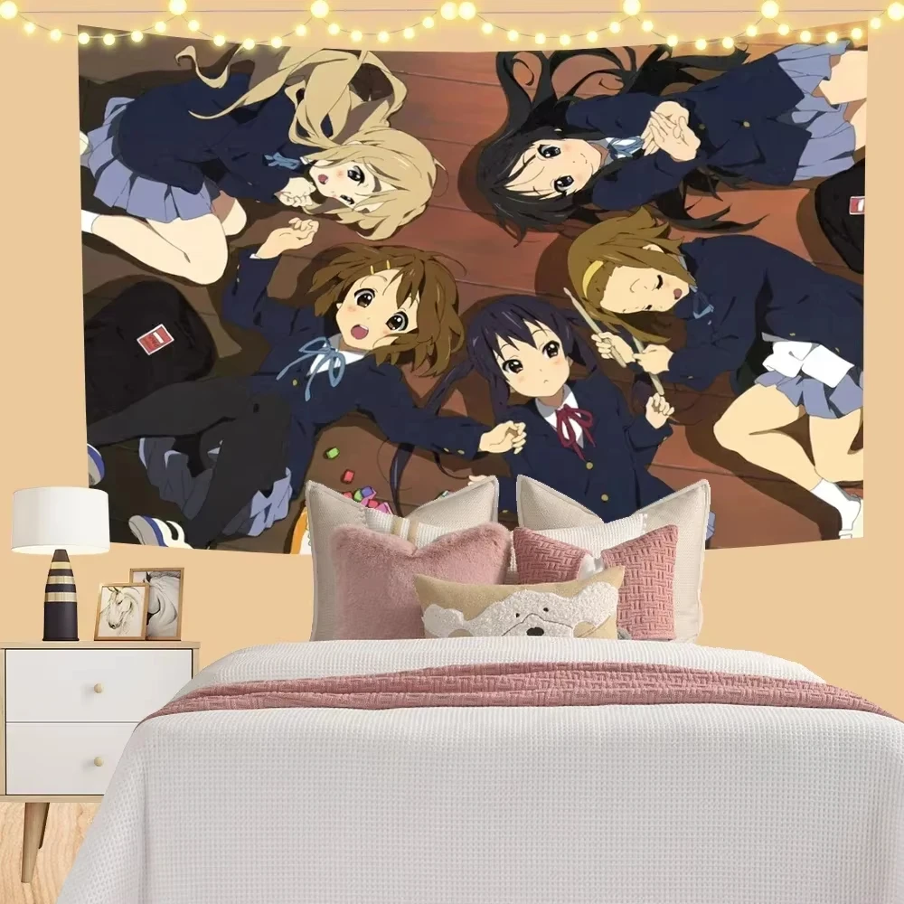 K-ON! Anime-Wandteppich mit Hauptcharakteren, kreisförmig, Wandbehang, niedliches Hintergrundtuch für Schlafzimmer, Wohnzimmer, Wohnheim-Dekoration