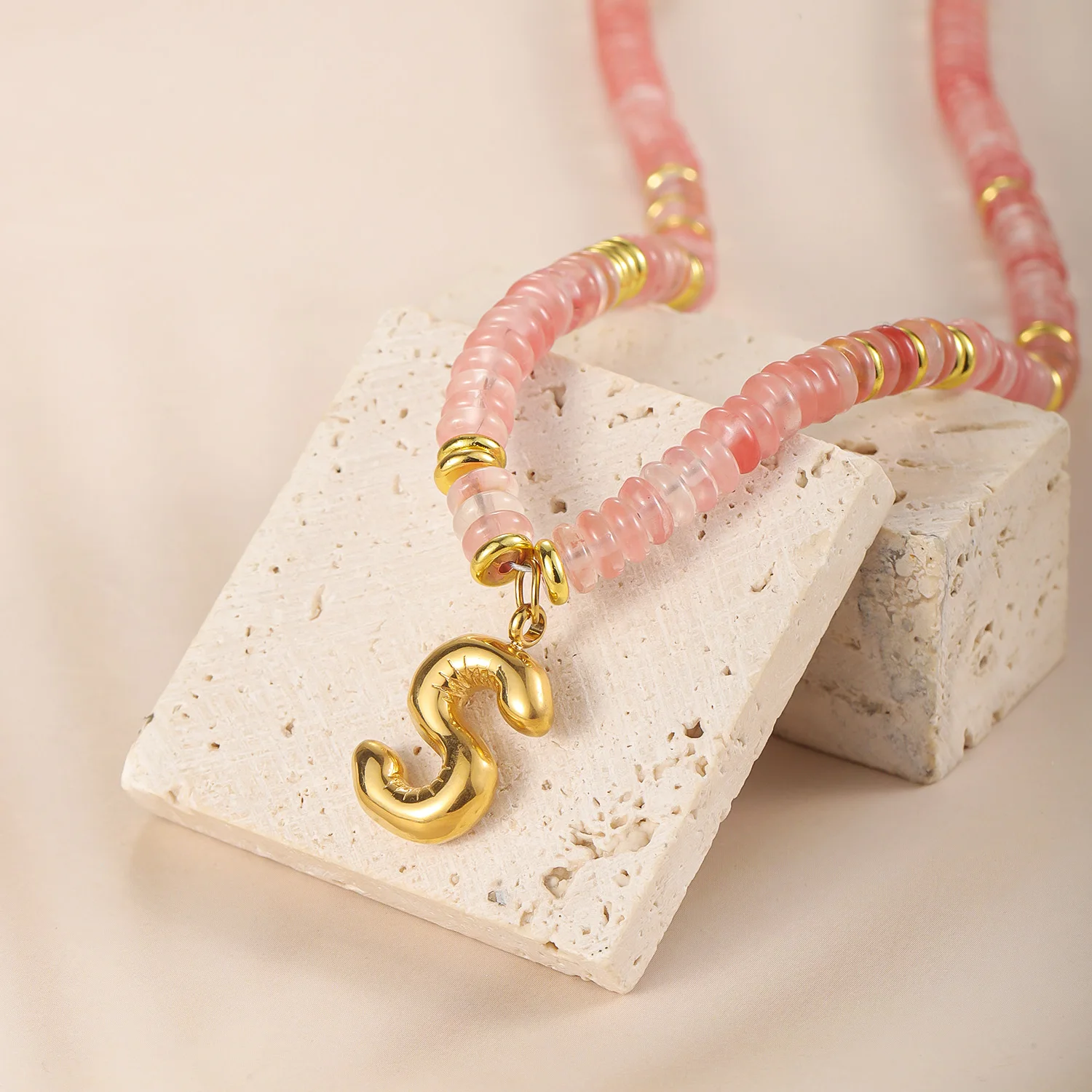 

Ожерелье с буквами на заказ, цепочка с кристаллами в богемном стиле, позолоченная нержавеющая сталь 18 карат, счастливый подарок для нее, 2026, День Святого Валентина