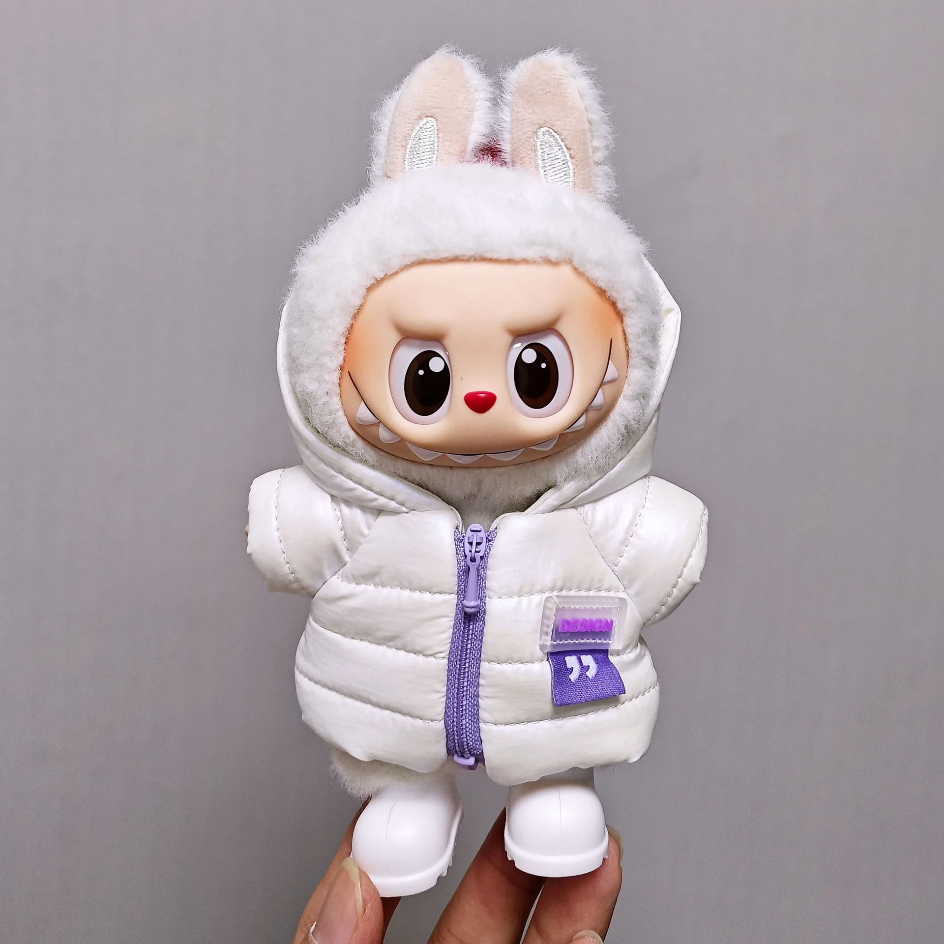 

Winter New Product Doll Down Jacket One, Two, Three Generations of Labubu 17 Cm Doll Labubu Doll Clothes Pompon Labubu