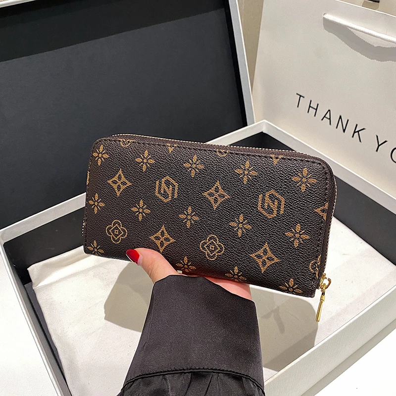 

Women's High-Capacity Wallet, Light Luxury Brand with Versatile Functions, Easy to Carry and Compact