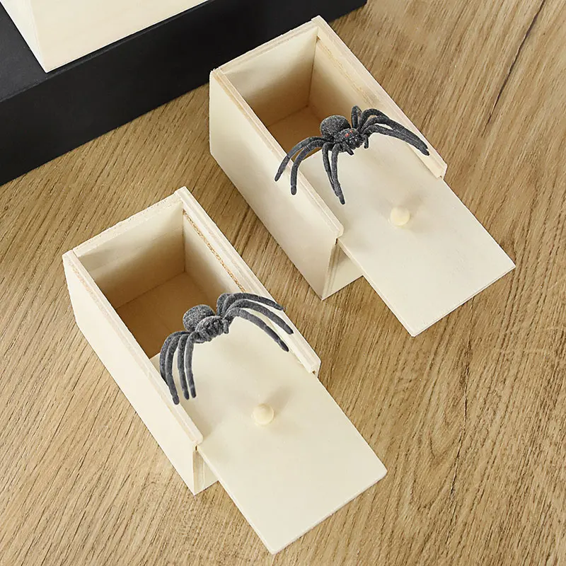 1Pc Halloween Spider Scherzo Scatola di legno Giocattoli Trucco Ragno Divertente Spaventa Scatola nascosta in legno per bambini Scherzo Trucco