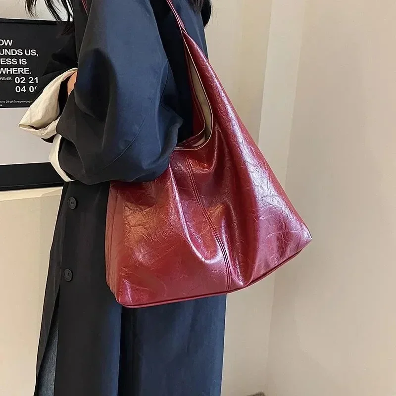 Soft PU Leather Quality Underarm Bag Vintage Wine Red Ladies Shoulder Bag Commuter Large Handbag Women\'s Versatile Tote Bag