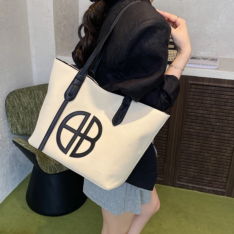 

Classic Design Large Capacity Women's Bag Trendy Zipper Shoulder Bag Comfortable Women's Handbag With Luxury Chain Strap