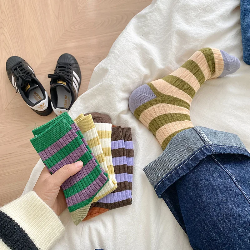Skarpetki damskie jesienno-zimowa styl koreański Harajuku Street Sport bawełniane paski Casual deskorolka skarpety typu Mid-tube dla dziewczynek prezent