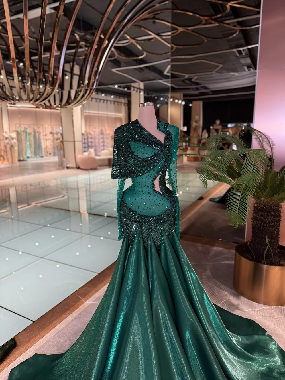 Elegant Long-Sleeved Evening Dress Formal Dark Green Crystal A-Line Party Gown Graceful Fishtail Party Dress  Customized
