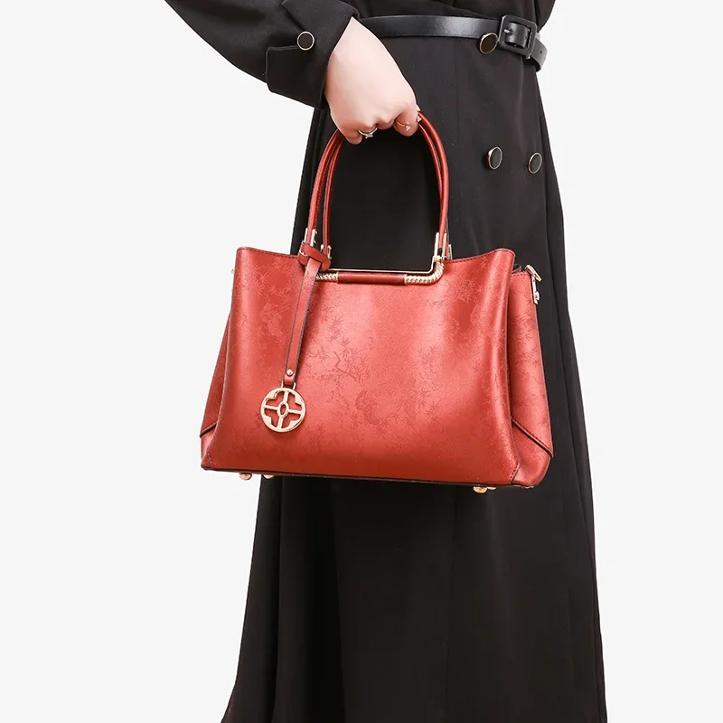 Elegant Italian Leather Shoulder Bag For Women Designer Crossbody Handbag Chic Tote Purse