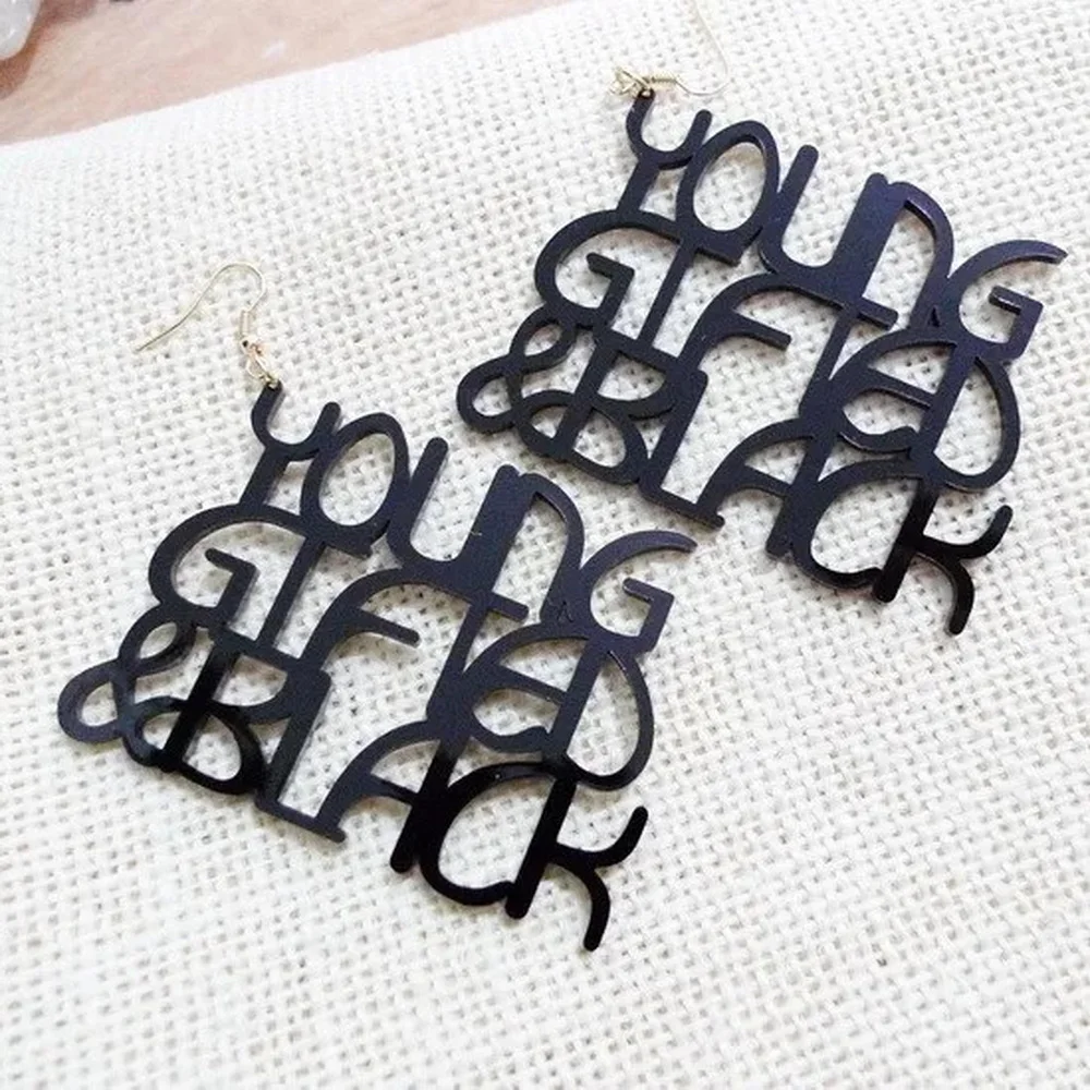 

Yong Gift Черная женская серьга