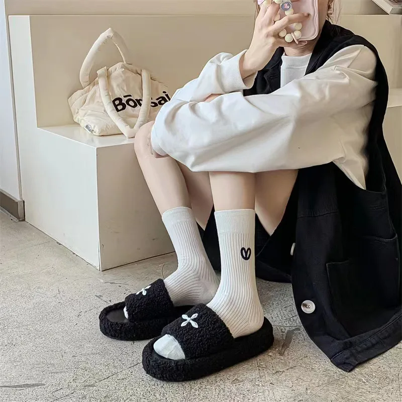 Новые женские носки до щиколотки с вышивкой, весенне-осенние модные однотонные носки с дизайном в виде сердца