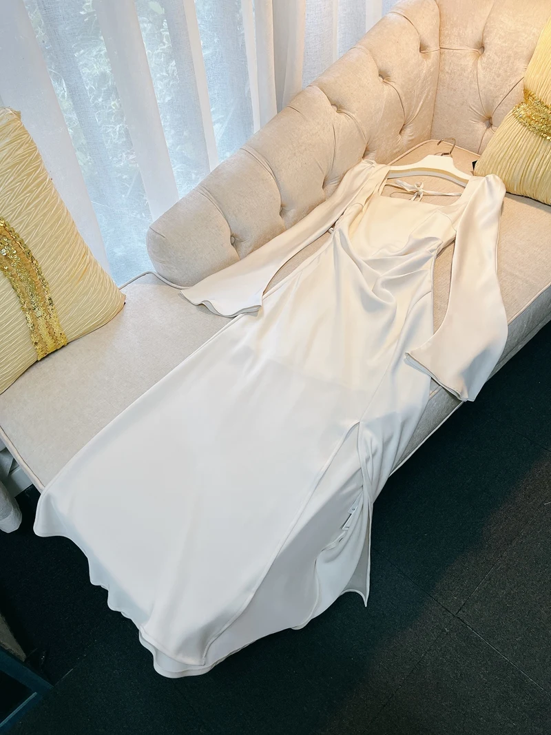 Abito rustico Sensibili Ele lungo Sve in materiale satinato beige con campana e spacco Vita alta A-Line Silhouette La...