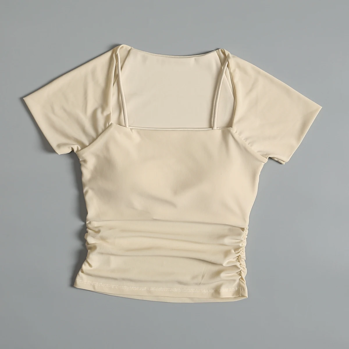 Sportliches Kurzarm-Sommer-Mesh-Oberteil mit Brustpolster, atmungsaktiv, schnelltrocknend, für Yoga, Lauftraining und Fitness. – Detail 2