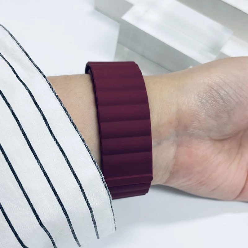 Apple Watch用磁気ストラップ,シリコンブレスレット,iwatchシリーズ3,5,4,6,7,8,9,ウルトラ2,49mm, 44mm, 40mm 45mm、41mm、42mm、38mm