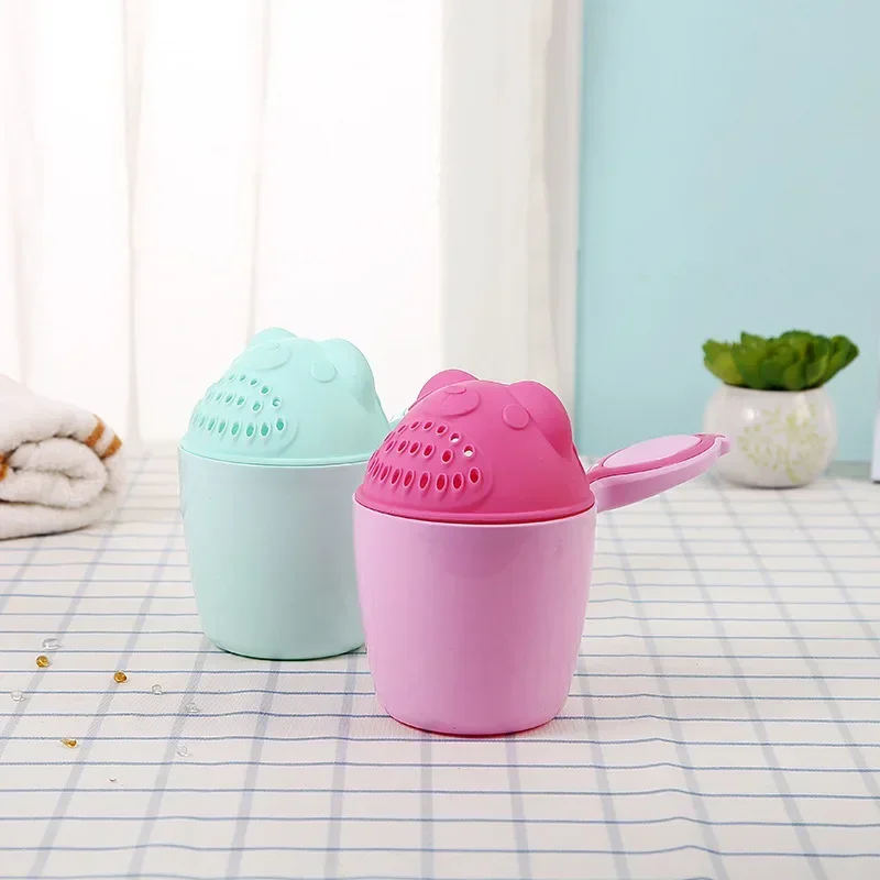 Taza de enjuague para champú de bebé, suministros de baño multifuncionales para proteger los ojos de su bebé, herramientas de ducha para niños