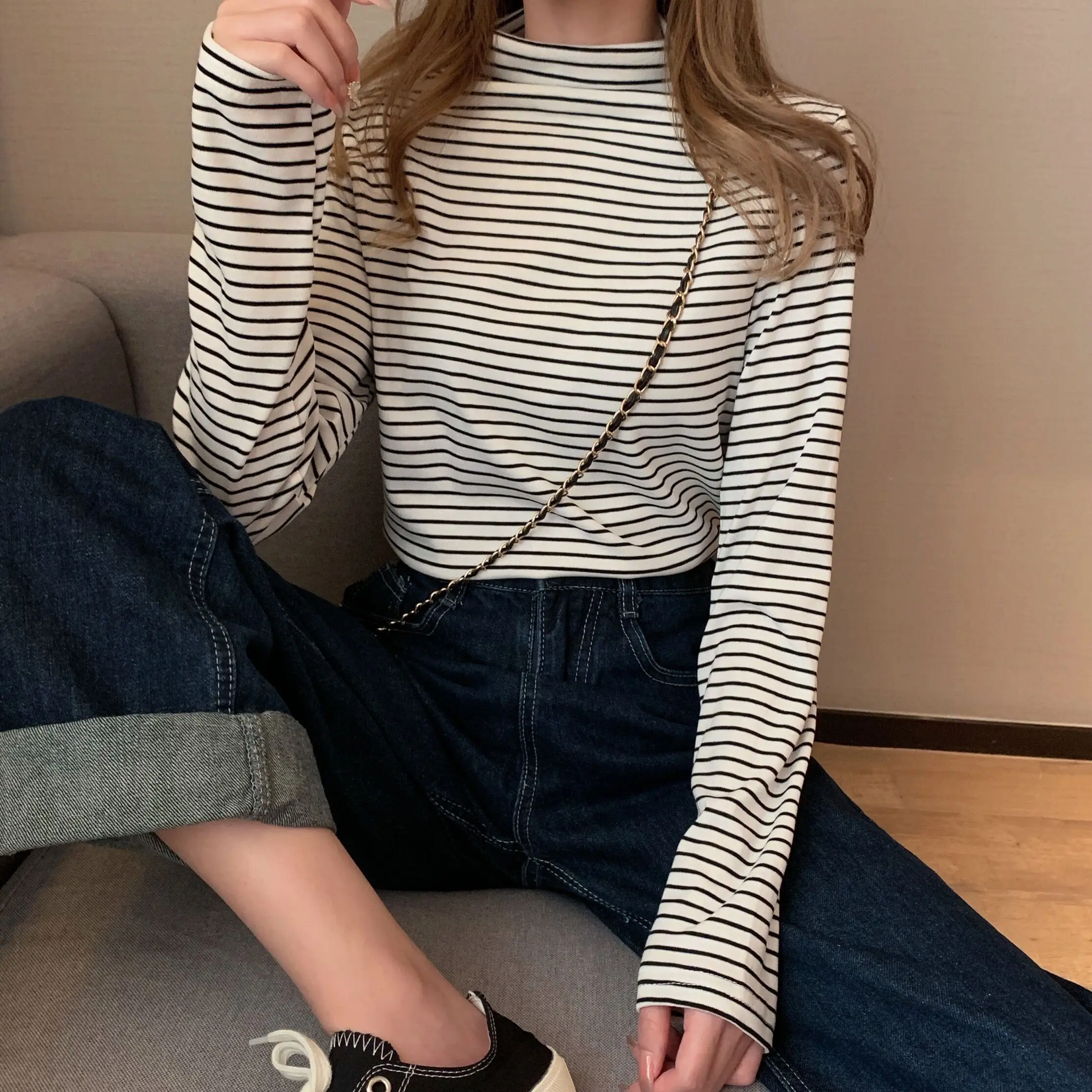 قميص نسائي ضيق للخريف والشتاء بياقة نصف عالية وأكمام طويلة، طبقة أساسية للارتداء الداخلي، مخطط أبيض متعدد الاستخدامات، قمة أن...