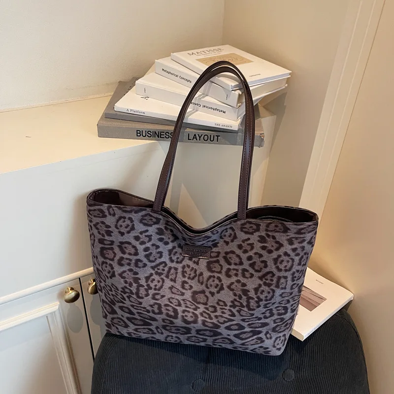 

2025 Leopard Print Canvas Tote Bag for College Students Spacious Shoulder Purse Vintage Fall Winter Commute Essential