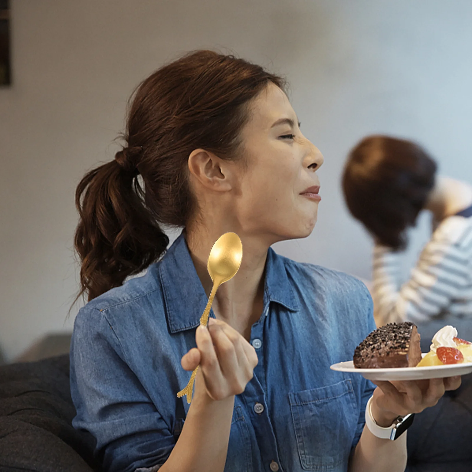 

4Pcs Stainless Steel Spoon Fork Set Retro Golden Pattern Chic Fashion Cutlery for Restaurant Dining Coffee Dessert