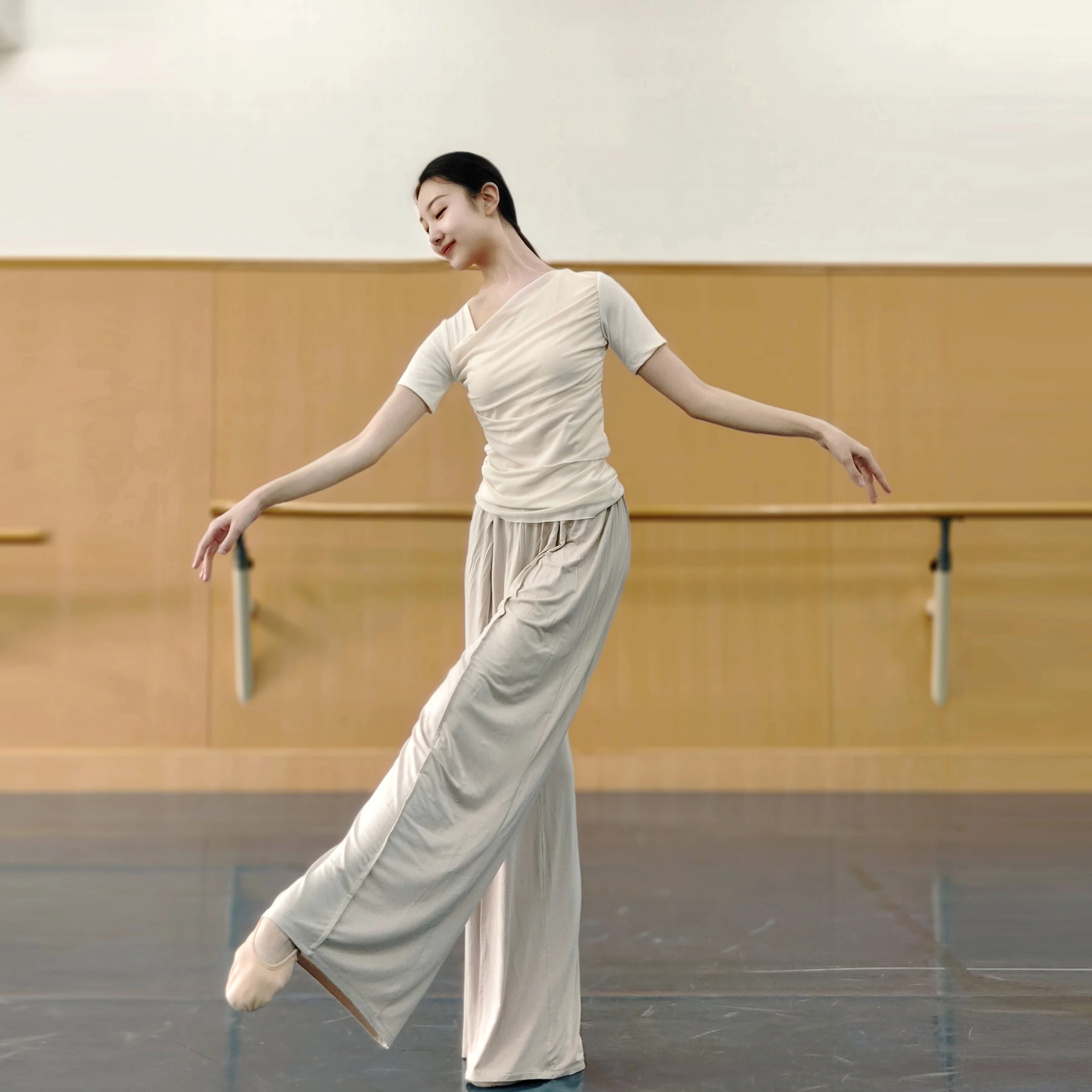 

Modern dance spring and summer dance short-sleeved practice clothes, tops, classical dance body training clothes,