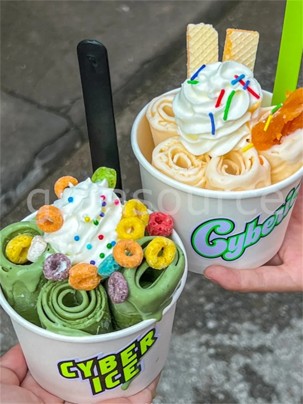 Helato de Chocolate con remolino, vaso de papel de 10cm, crema de leche, yogur griego, miel, vainilla, rociadores coloridos, perlas crujientes, modelo congelación esponjosa