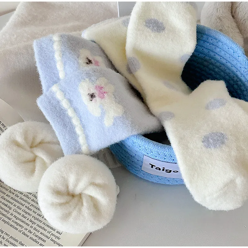ถุงเท้าขนสัตว์ออสเตรเลียลายการ์ตูนลูกสุนัข ถุงเท้าข้อกลางสีอ่อน ถุงเท้านุ่มสำหรับนอน ถุงเท้าหนาและอบอุ่นสำหรับฤดูหนาว ถุงเท้าผู้หญิง ของขวัญสุดฮา