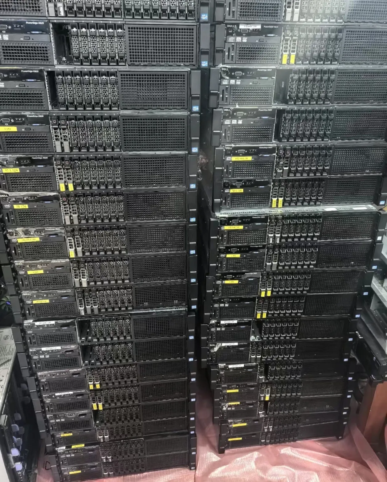 

OriginalR820 2.5” 8-disk Server 2 memory boards H310 large