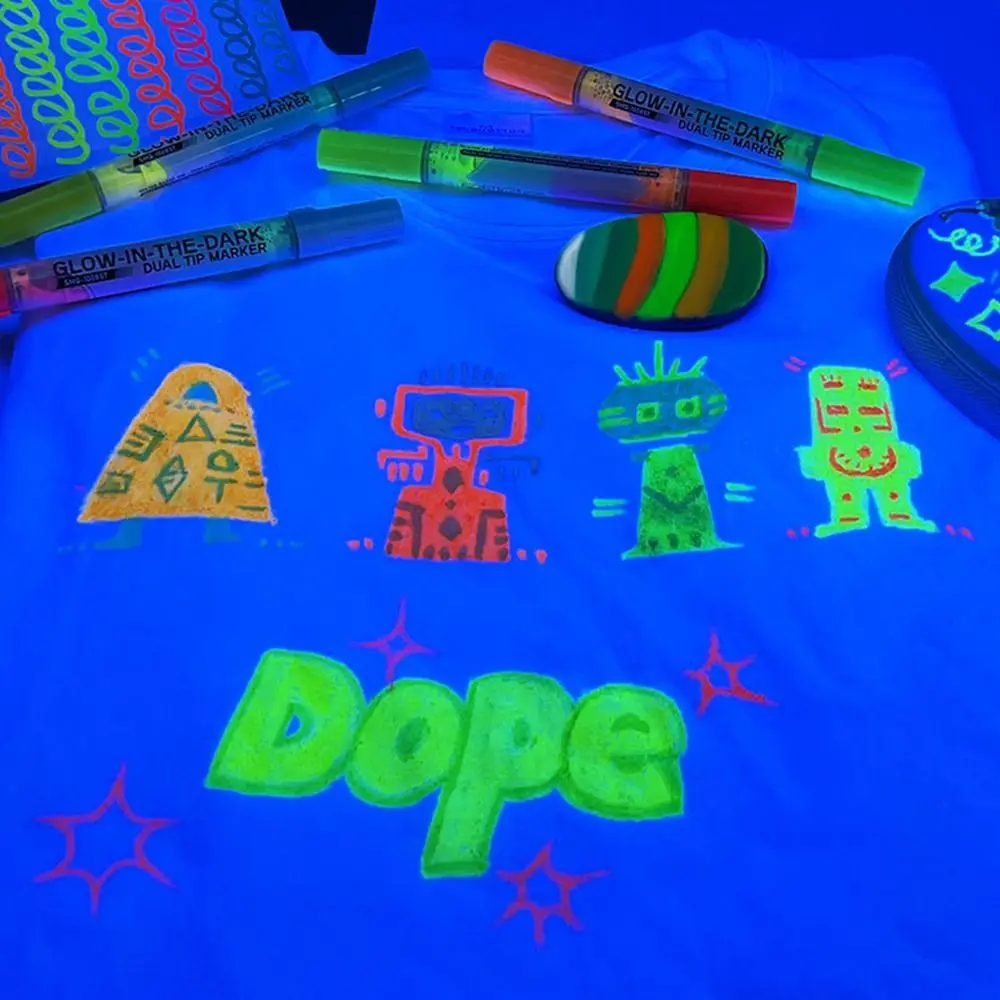 

Dual Tip Marker Pen DIY Graffiti Hand Painting Luminous Pen Magic Pen Glow in The Dark Fluorescent Pen School Office