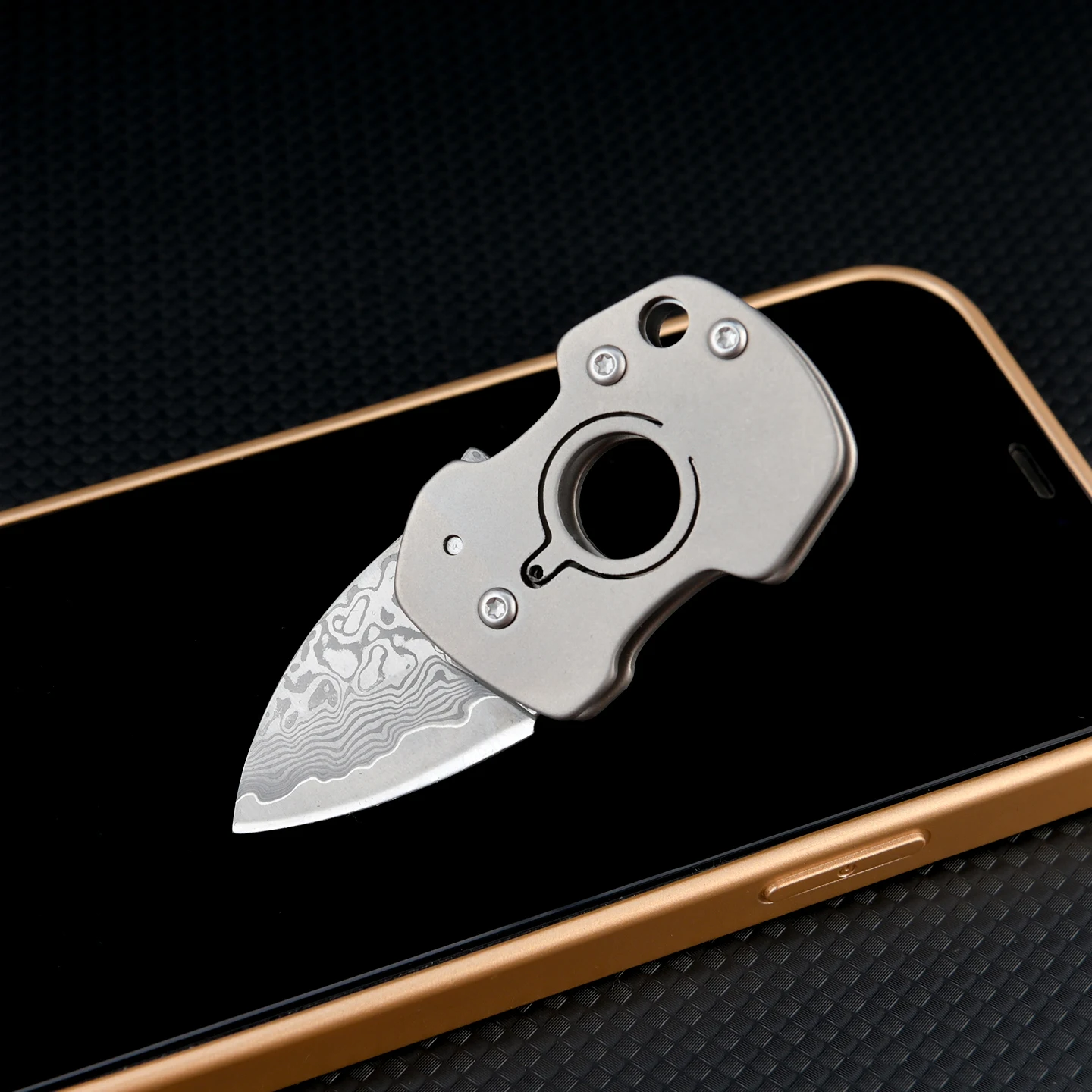 CNC Titanlegierung Mini-Klappmesser mit Damastklinge, tragbares Outdoor-EDC-Werkzeug zum Aufhängen, Camping, Unboxing, schnell zu öffnendes Messer – Detail 9