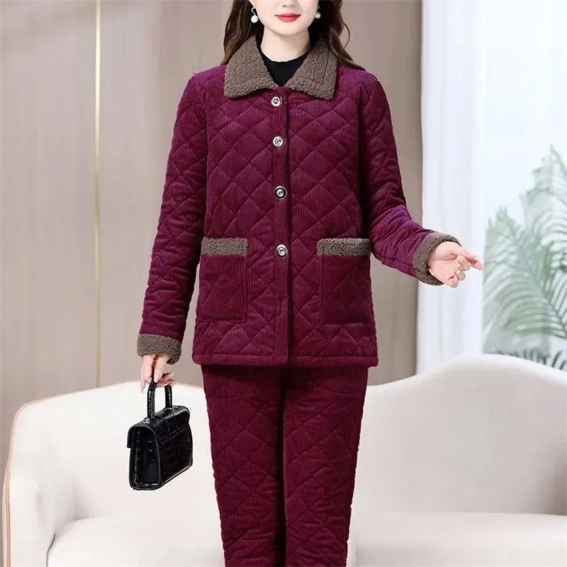 شتاء جديد إضافة المخملية رشاقته الدافئة مجموعة منتصف العمر المرأة أزياء دافئة سروال قصير القطن معطف القطن السراويل قطعتين الدعاوى