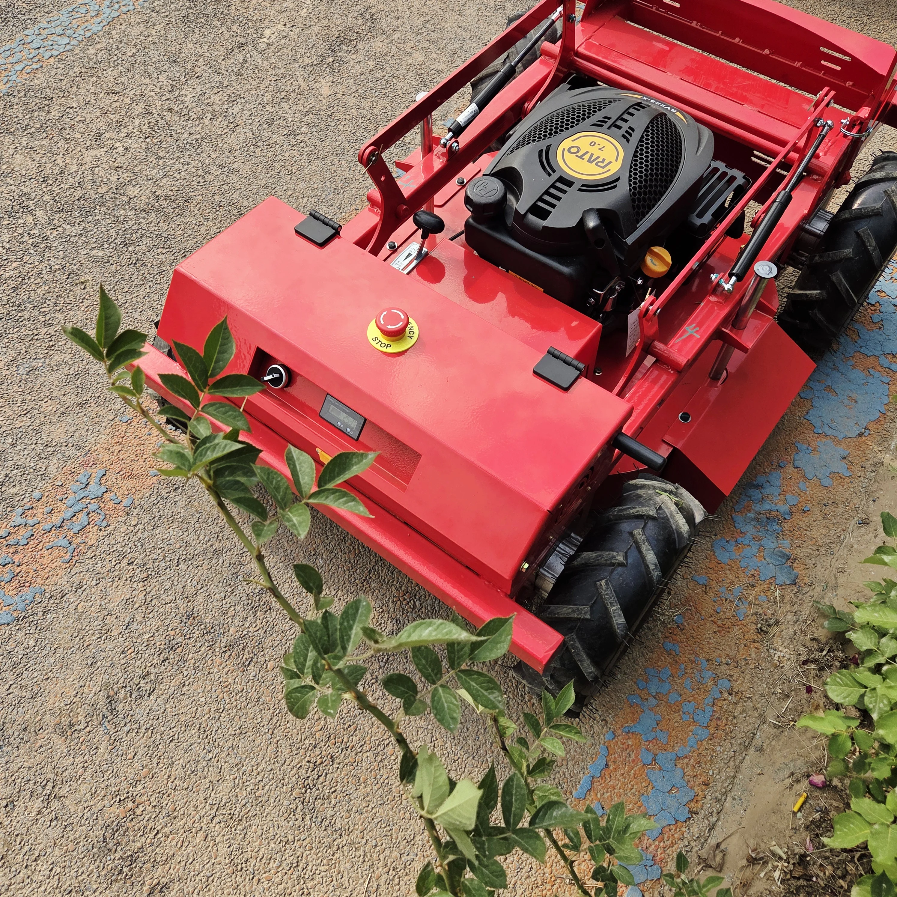 

Lightweight Compact ZNW-600 Remote Controlled Lawn Mower, 600mm Cutting Width, All Terrain Grass Cutter, Easy Transport by Truck