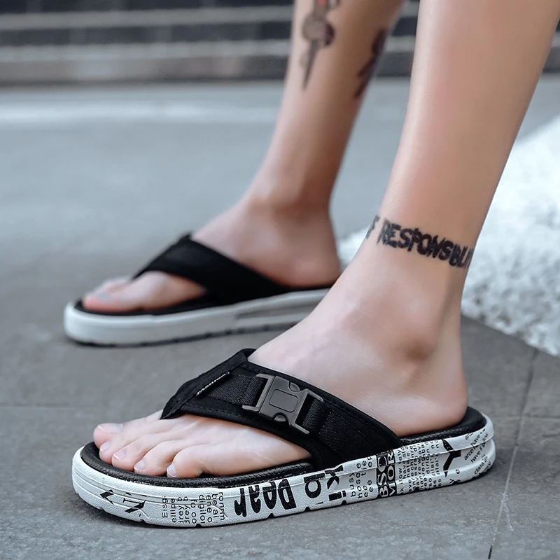 2024 neue Mode Strand Sommer Hausschuhe Männer Flip Flops Mann Charaktere weiche bequeme Schuhe Outdoor Wasser atmungsaktive Hausschuhe