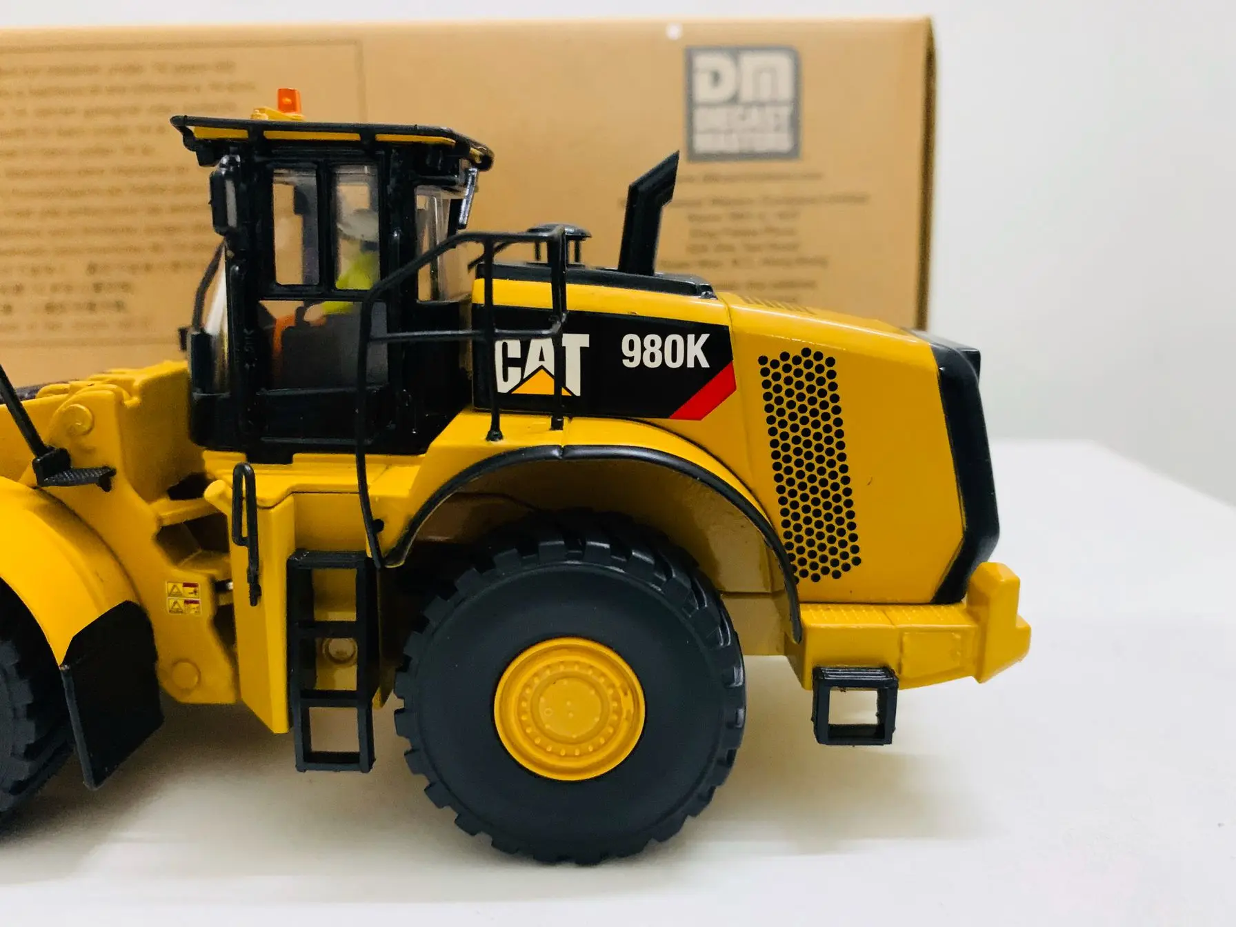 DM 980K Wheel Loader-Rock Configuration 1/50 Scale By Diecast Masters 85296