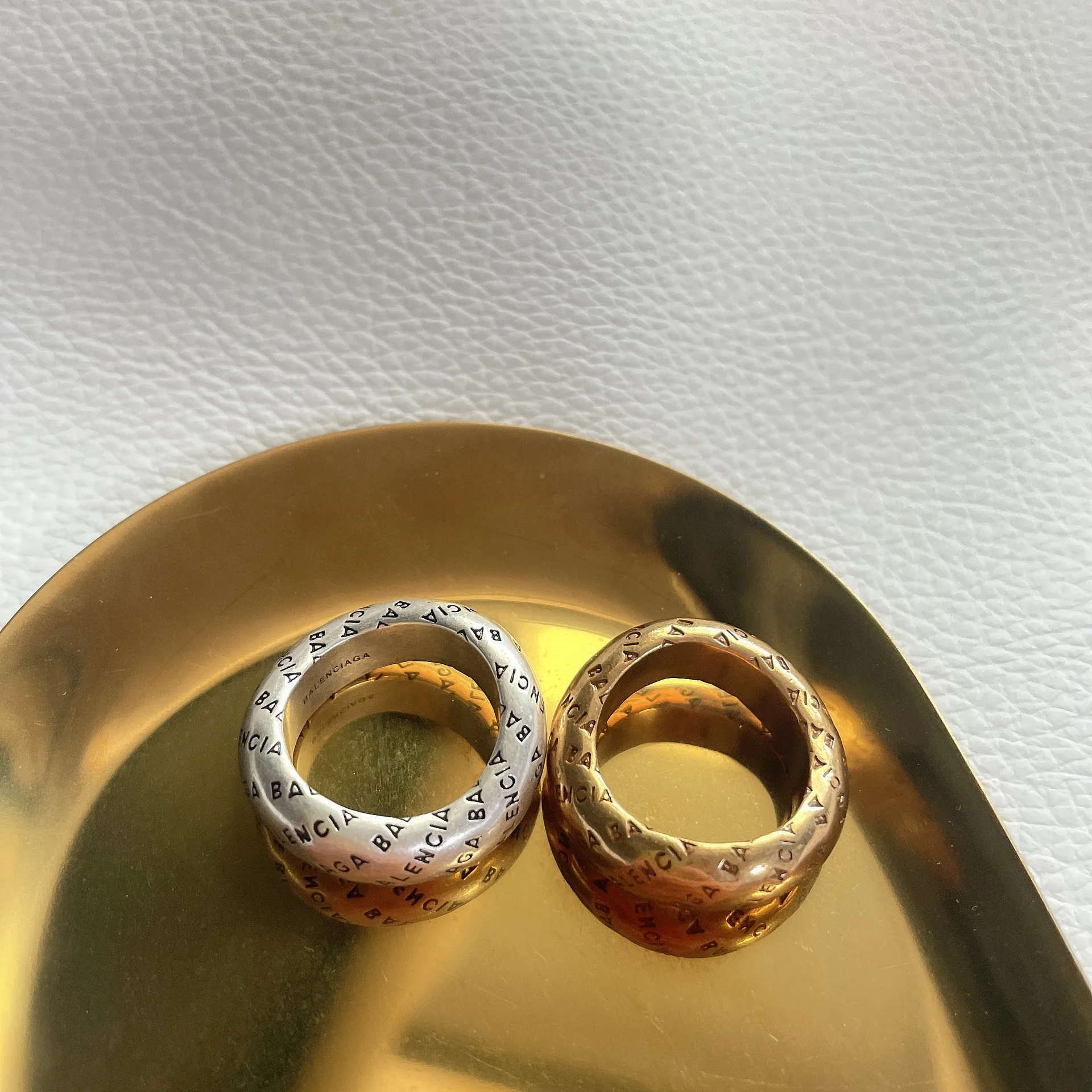 

High-end Design Vintage Palace Style Dripping Oil Letter Ring for Couples