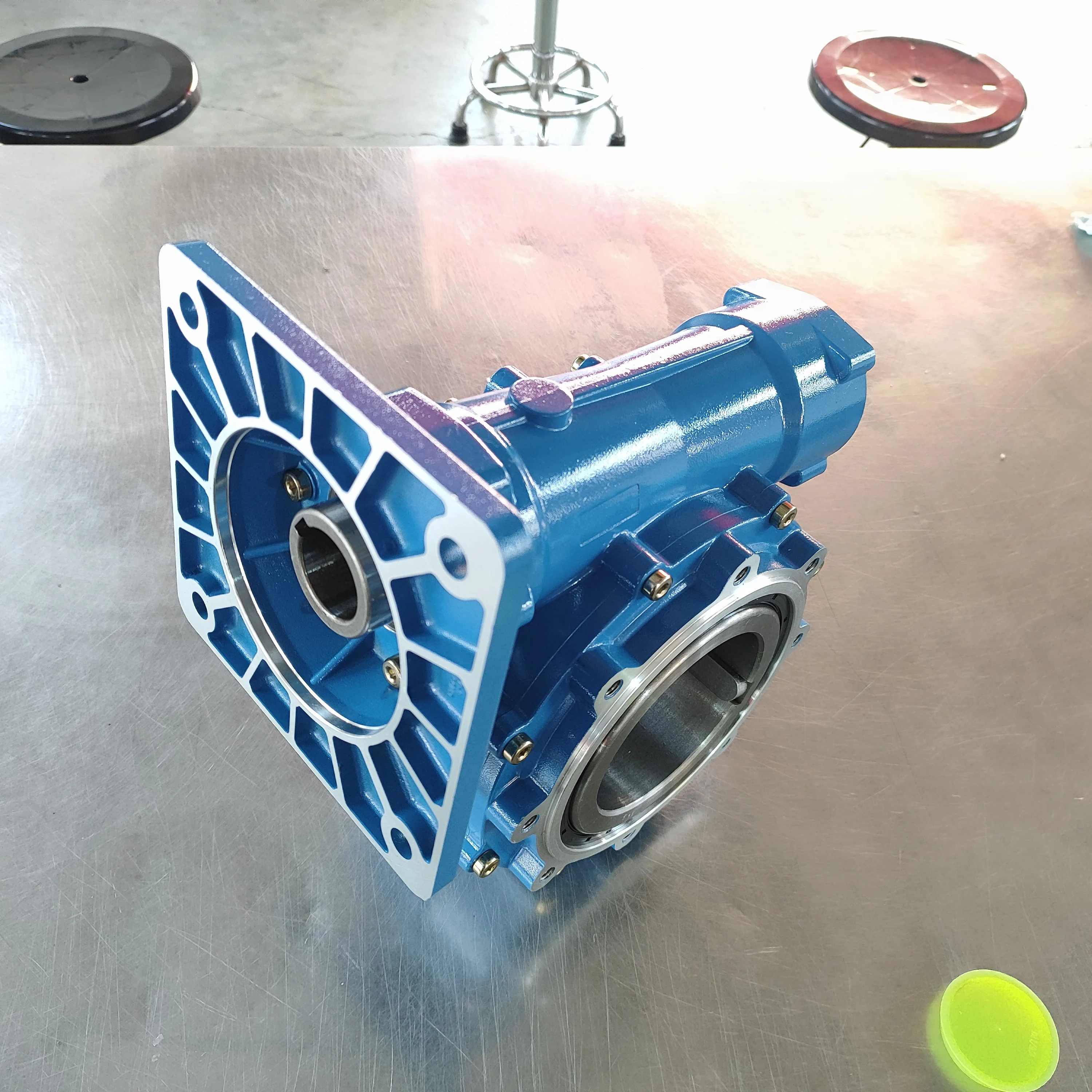 

Worm Gear Reducer CYWF110 output hole 110mm Input 19/24/28/35/38 Ratio 5:1/100:1 200-647N.m 0.75-7.5Kw motor Free Maintenance