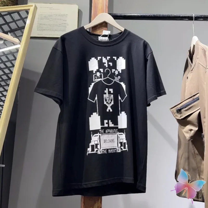 

Летняя уличная футболка Cleanfit CAVEMPT, нерегулярная стойка для одежды с принтом, черный, белый цвет, топ для пар, повседневный мужской и женский топ с коротким рукавом