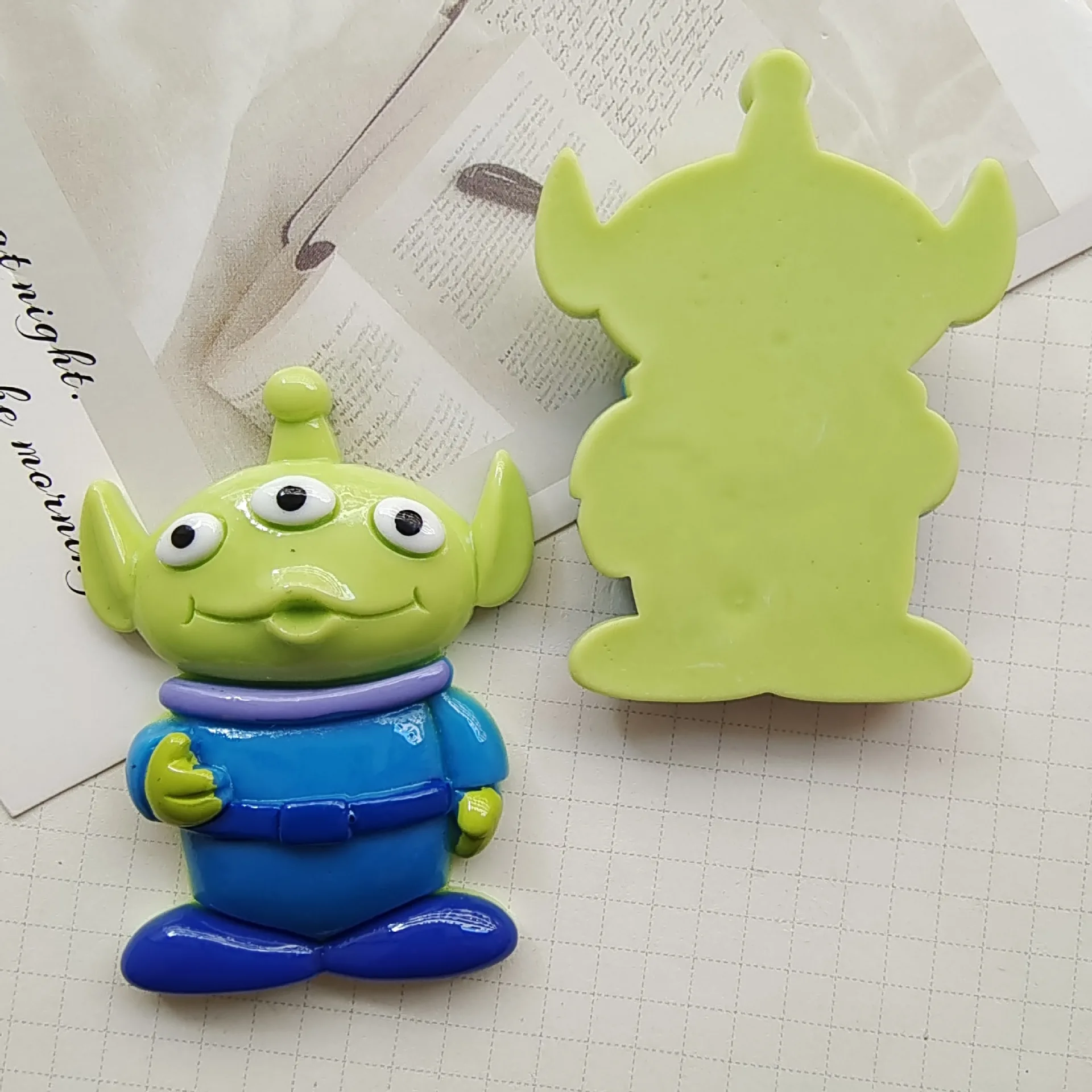 2pcs Large cartoon full body three-eyed monster cartoon resin flatback diy jewelry accessories crafts materials