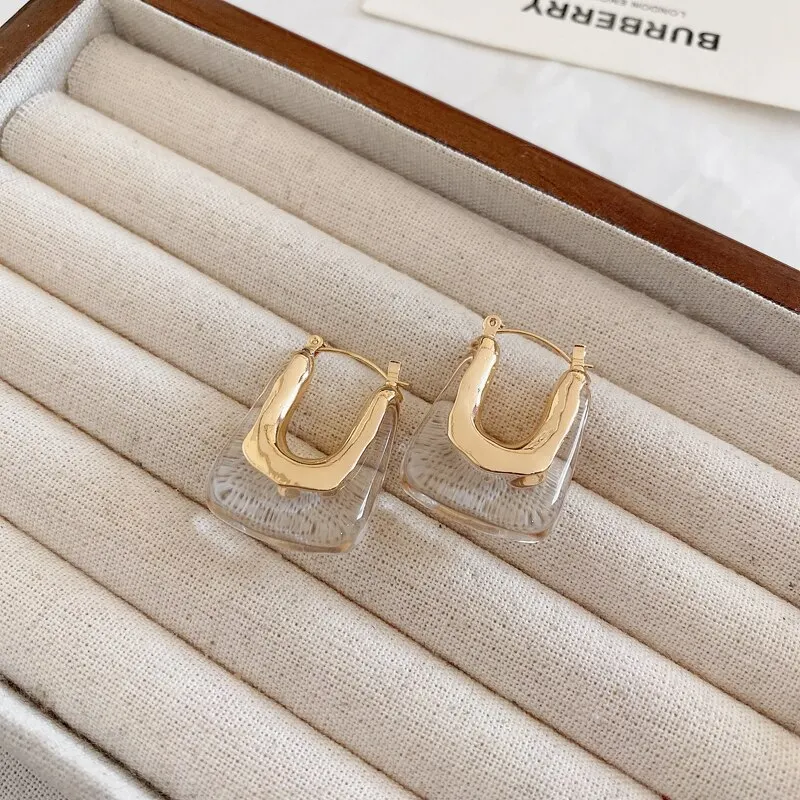 Effen Kleur Hars U-Vormige Onregelmatige Hoepel Oorbellen Voor Vrouwen Nieuwe Vintage Veelzijdige Oorgespen Delicate Mode Sieraden Groothandel