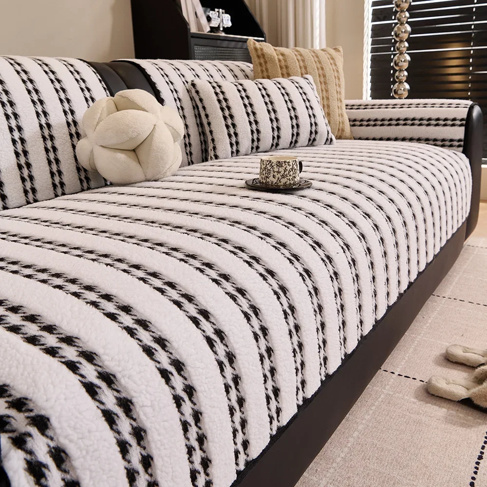Universal Sofa Cover Chenille Textures Non-Slip Couch Cover Towel Sofa Protective Mat for Living Room Decoration Sofa Cushion